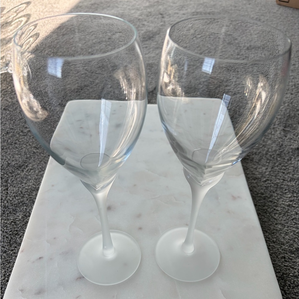 Sophisticated Clear Wine Glass Pair